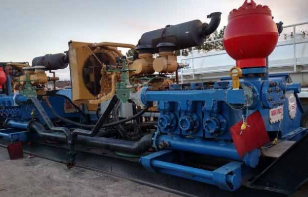 (2) TSC WF700 (PZ8-9) TRAILER MOUNTED TRIPLEX PUMPS